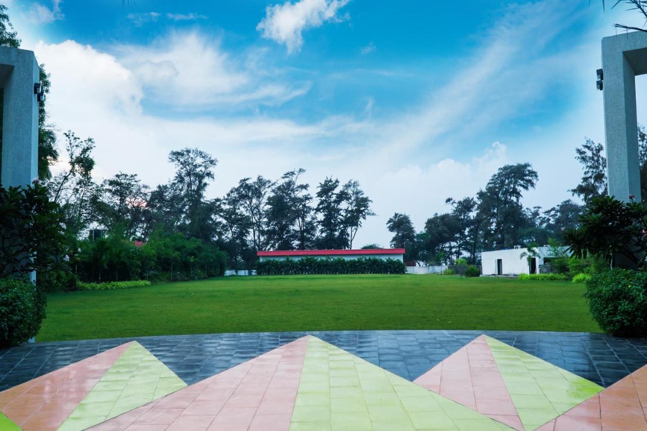 Shanti Resorts Valsad 外观 照片